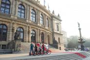 Elektrokoloběžka - Ještě jedenkrát s Rudolfinem v zádech | One more time with Rudolfinum behind